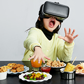 VRヘッドセットをかぶって食事！？レストランの内容や気になるメニューは