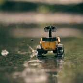 VTuberがロボットに！「Vロボ」がメタバース展示会を開催中
