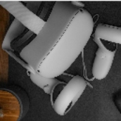 人気ゲーム「Vampire Survivors」、VR版をリリース！